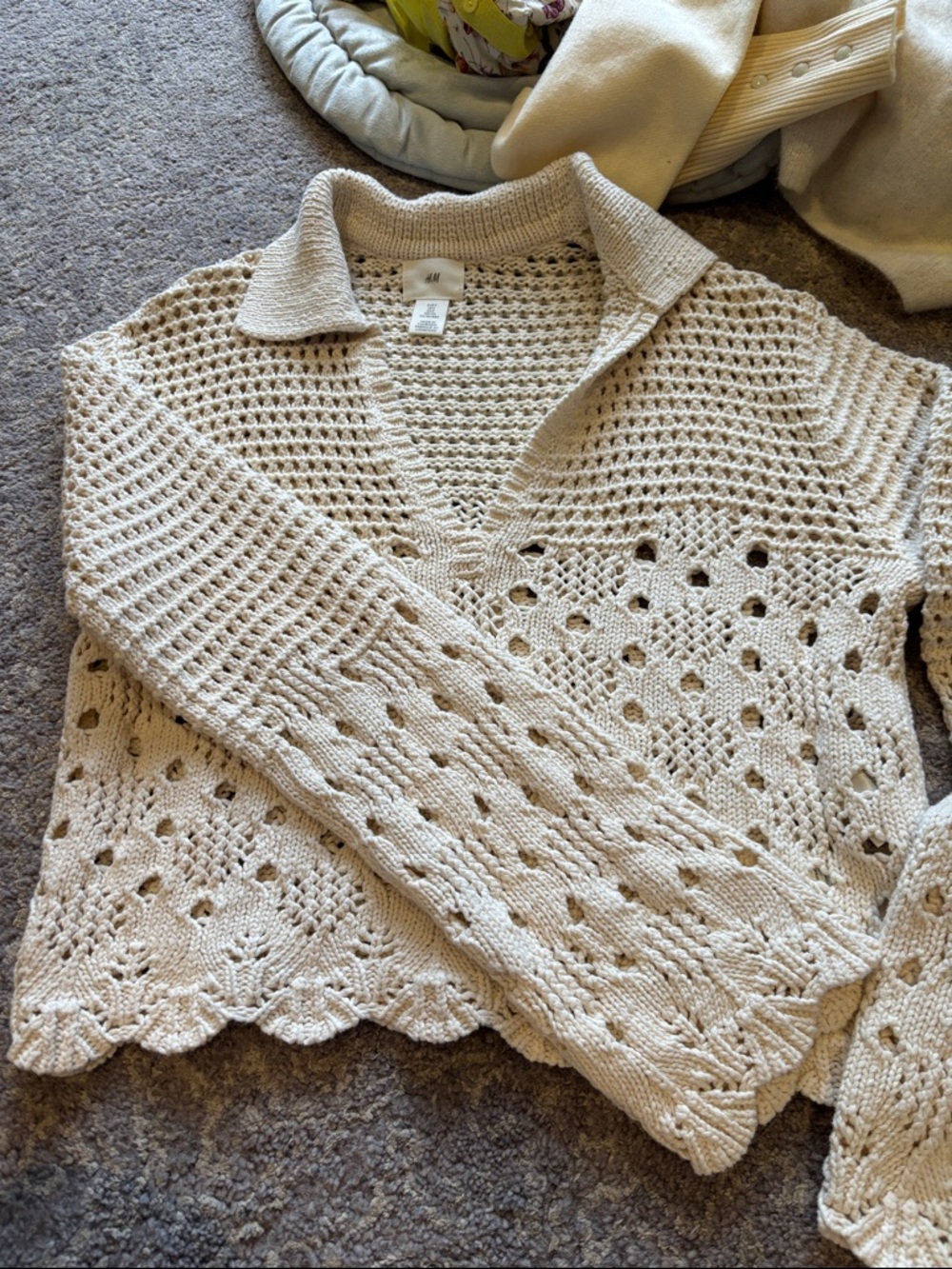 H&M Cream Open-Knit V-Neck Collar Sweater - Picture 4 of 5
